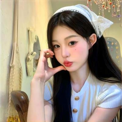 皎若云间月